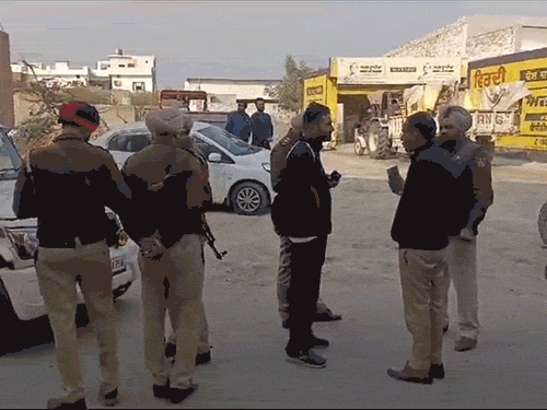 Mansa Miscreants firing police. Miscreants fired on police in Mansa: fled after hitting the vehicle; Eyewitness said – Truck Union had come in support of elections – Mansa News