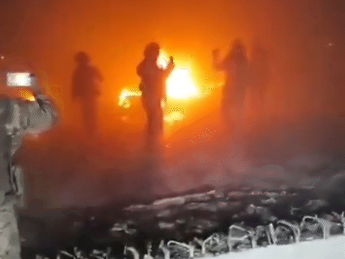 Rebels in Syria burn the grave of Bashar’s father | सीरिया में विद्रोहियों ने बशर के पिता की कब्र जलाई: 1982 में हजारों लोगों का नरसंहार किया था; 29 साल तक राष्ट्रपति रहे