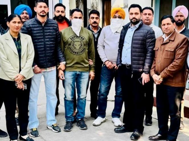 Patiala Inspector, Associate Caught Bribe News Update | Inspector and his partner caught taking bribe in Patiala: Told to pass driving license test, money recovered – Patiala News