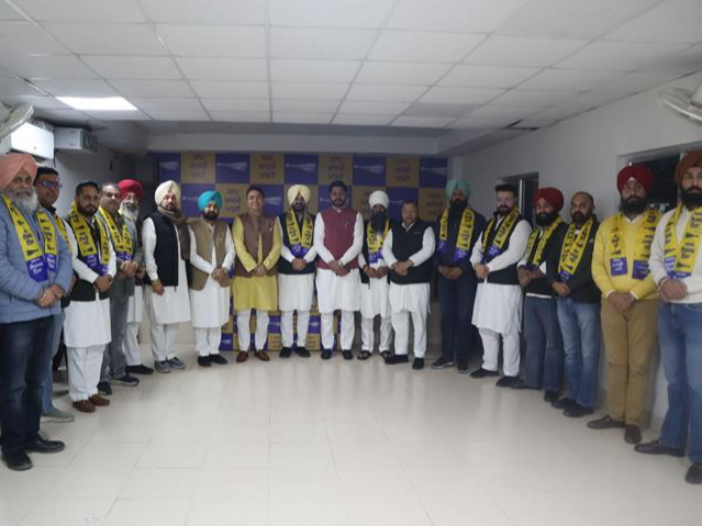 Punjab Ludhiana Congress Leader Kamaljit Kadwal Joined AAP Party And AAP Punjab Chief MLA Aman Arora Welcome News Update. Ludhiana MCL Election News Update | BJP leader left the party in Ludhiana: Said- There must have been some flaw in me; AAP chief Aman Arora welcomed – Ludhiana News