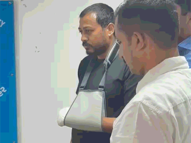 Man chops off four fingers to escape job at relative’s firm in Surat Gujarat | युवक ने अपने हाथ की चार अंगुलियां काटीं: रिश्तेदार की कंपनी से कंप्यूटर ऑपरेटर की नौकरी छोड़ना चाहता था, कह नहीं पा रहा था