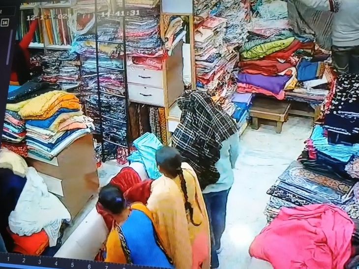 Gurdaspur 2 girls stole woman’s purse. In Gurdaspur, 2 girls stole a woman’s purse: Arrived as a customer, covered her chunari and put her hand in, boutique owner said – 25 thousand missing – Gurdaspur News