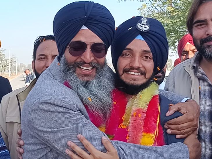Mansa Farmer son flying officer Farmer’s son became flying officer in Mansa: Warm welcome on returning to village, said – Only two youths from Punjab were selected – Mansa News