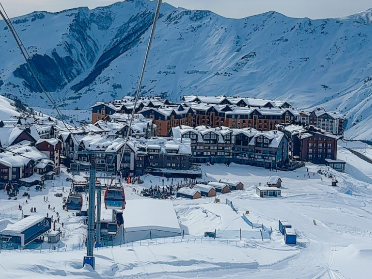 12 Indians found dead at restaurant in Georgia’s mountain resort of Gudauri | जॉर्जिया के रेस्तरां में गैस रिसाव, 11 भारतीयों की मौत: कार्बन मोनोऑक्साइड की वजह से दम घुटा, एक ही रूम में सो रहे थे