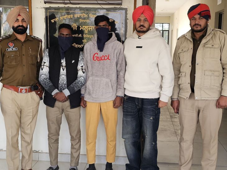 Fazilka police arrested 2 thugs UP | Fazilka police caught 2 thugs from UP: Police brought from Lakhimpur Khiri, had duped 60 lakhs by creating a fake site – Fazilka News