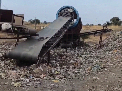 The work of removing garbage from the garbage pit in Multai is incomplete