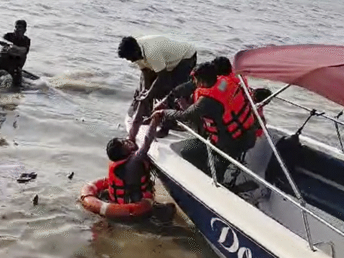 Mumbai Navy Boat Accident; Speedboat Trial | Elephanta | मुंबई नाव हादसा- नेवी ने जांच के लिए कमेटी बनाई: पुलिस ने नौसेना से पूछा- स्पीडबोट के ट्रायल रन की इजाजत किसने दी