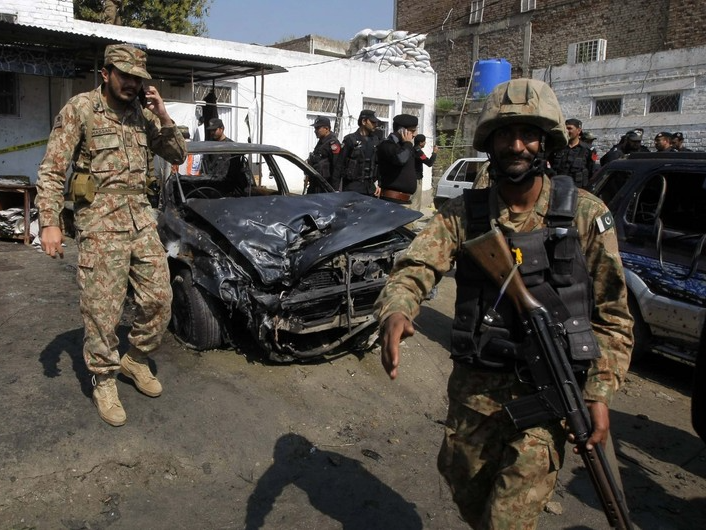 Terrorist attack on Pakistani army post | पाकिस्तानी सैन्य पोस्ट पर आतंकी हमला, 16 सैनिकों की मौत: 2 घंटे जारी रहा अटैक, मशीन गन लूटी, आतंकी बोले-साथियों की शहादत का बदला लिया