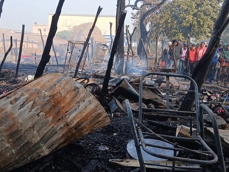 Khanna huts fire 16 huts and 2 shops burnt. Fire broke out in slums in Khanna: Parents ran with their children, 16 slums and 2 shops burnt to ashes, many animals burnt – Khanna News