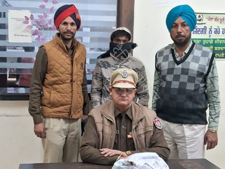 Jagrao ganja smuggler arrested, One kg of ganja was recovered from the accused and he was arrested. , 2 drug smugglers arrested in Jagraon: Started smuggling ganja while staying at uncle’s house, used to supply it after coming from Muktsar – Jagraon News