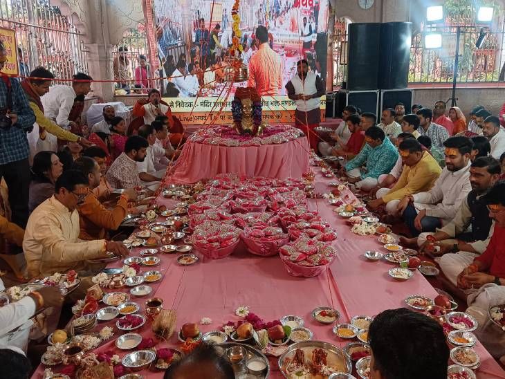 Abhishekam of Baba's idol as per rituals | बाबा के विग्रह का विधि-विधान ...