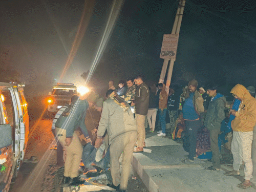 Kanpur Ghatampur Four people died in road accident Vehicles collided 7 ...