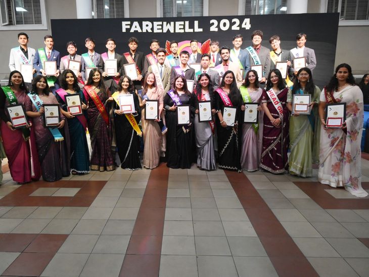 Farewell ceremony of class 12th students at SPS Saket Nagar