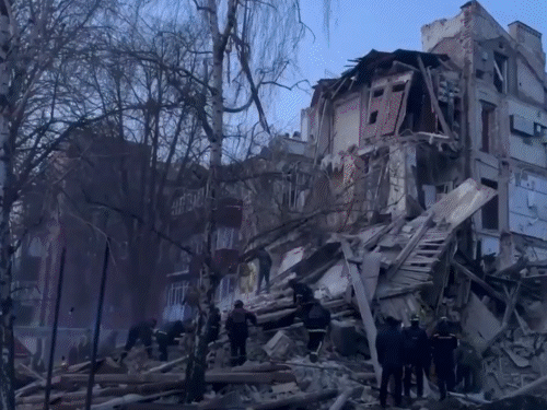Russia attacks Ukraine on Christmas Night | रूस का क्रिसमस पर पूरे यूक्रेन में हमला: 78 मिसाइलें, 106 ड्रोन्स दागे; जेलेंस्की बोले- पुतिन इंसान नहीं, हमले के लिए जानबूझकर ये दिन चुना