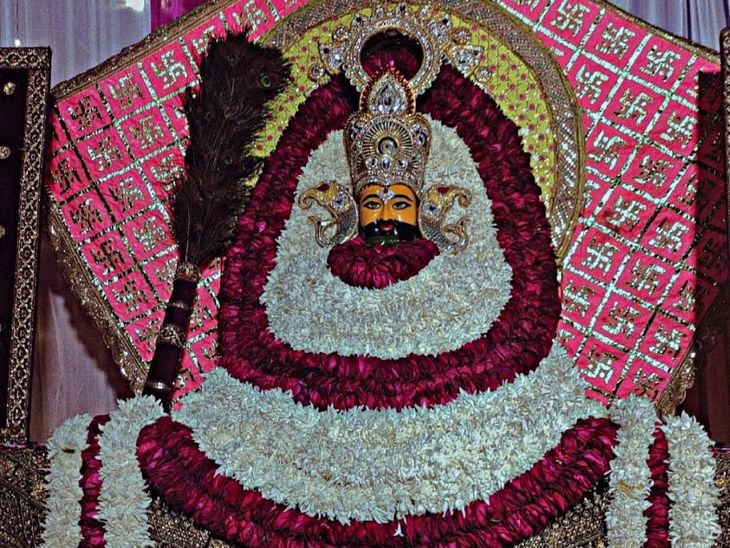 Devotees danced to the hymns of Khatu Baba in Rawatbhata RPS Colony