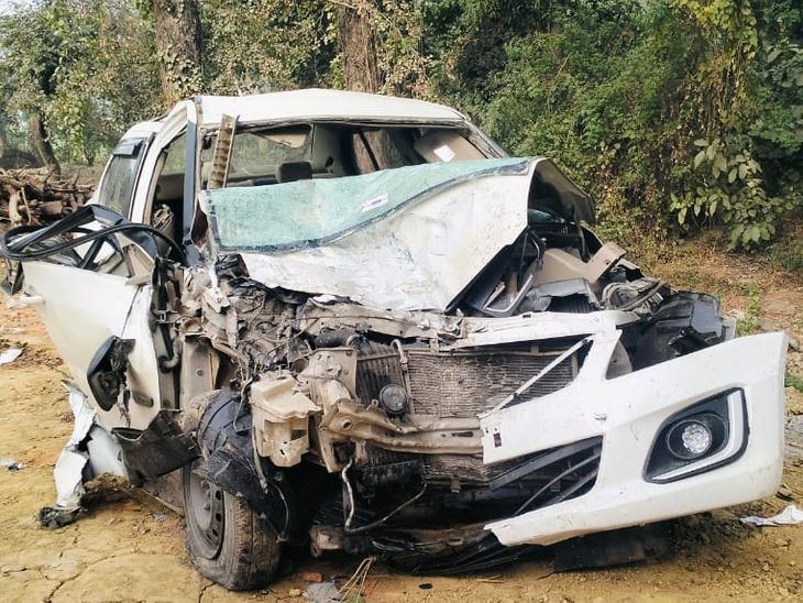 Car collided with a truck loaded with gas cylinders, two died