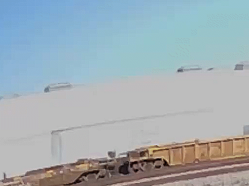 Plane crash in California, USA, 2 killed | अमेरिका के कैलिफोर्निया में प्राइवेट प्लेन क्रैश, 2 की मौत: 18 घायल; फर्नीचर बनाने वाली बिल्डिंग की छत से टकराया, यहां 200 लोग मौजूद थे