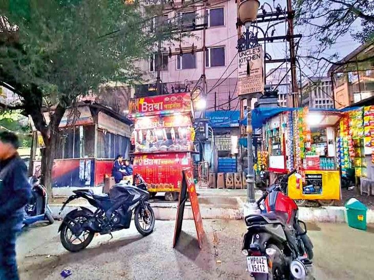 90% of the city's footpaths are occupied by shops and advertising ...