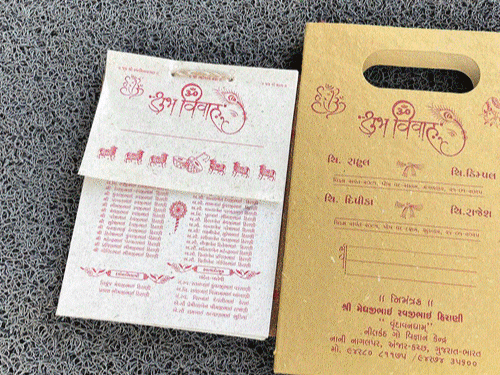 Marriage of a cow-lover’s daughter in Kutch, Gujarat | गुजरात के कच्छ में गो-प्रेमी की बेटी की शादी: पंचगव्य से ही होगा दुल्हन का शृंगार; शादी कार्ड भी गोबर से बनवाया गया – Gujarat News