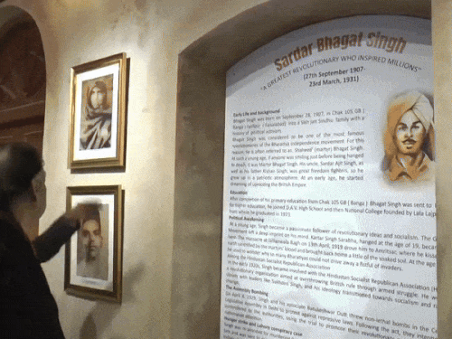 Shaheed Bhagat Singh terrorist issue controversy update; Notice to former army officer | भगत सिंह को आतंकी कहने पर पाकिस्तान में विवाद बढ़ा: पूर्व सैन्य अधिकारी को 50 करोड़ का कानूनी नोटिस, 17 जनवरी को होगी सुनवाई – Punjab News