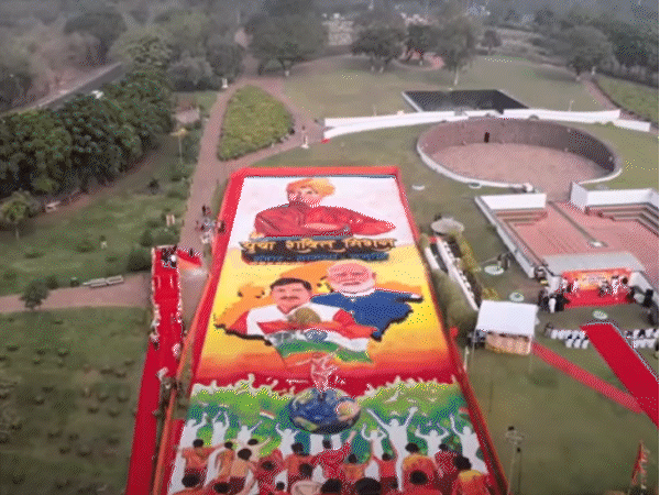 The world's largest rangoli made in Shaurya Smarak