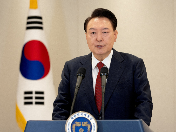 South Korea President Arrested; Yoon Suk Yeol | Martial Law | साउथ कोरिया के पद से हटाए गए राष्ट्रपति गिरफ्तार: पुलिस सीढ़ी लगाकर घर में घुसी; पिछले महीने इमरजेंसी लगाई थी, संसद ने फैसला पलटा