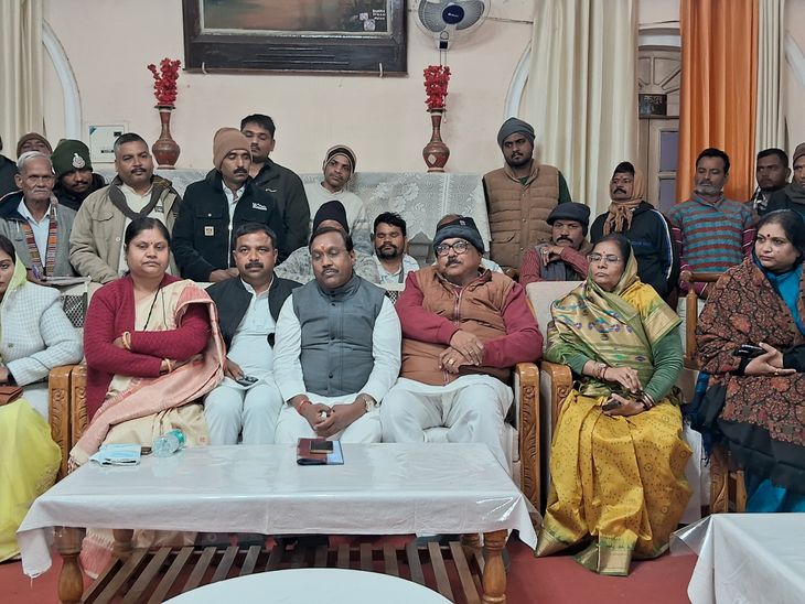 टीकमगढ़: EVM में गड़बड़ी कर भाजपा जीत रही चुनाव:  ‘जय संविधान रैली’ की प्रेसवार्ता में लगाए पूर्व मंत्री कमलेश्वर पटेल ने आरोप – Tikamgarh News