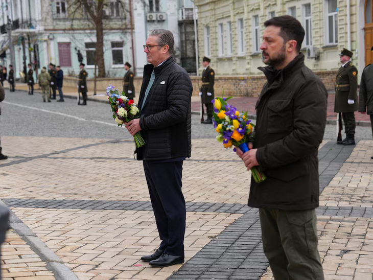 UK PM Keir Starmer Ukraine Visit; Vladimir Putin | Russia War | ब्रिटिश PM​​​​​​​ बनने के बाद स्टार्मर पहली बार यूक्रेन पहुंचे: जेलेंस्की से करेंगे 100 साल का समझौता, कहा- यूक्रेन की मदद में कमी नहीं आने देंगे