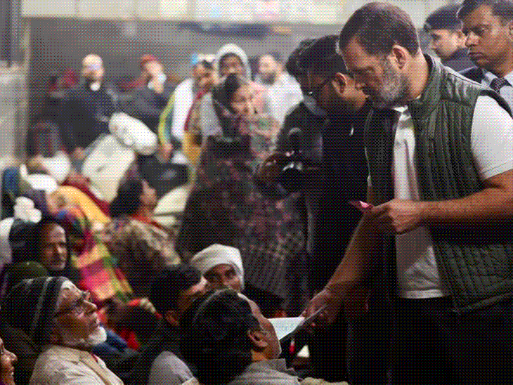 Rahul Gandhi met patients outside Delhi AIIMS | राहुल गांधी दिल्ली AIIMS के बाहर मरीजों से मिले: लिखा- ये इलाज की आस में फुटपाथ पर सो रहे, केंद्र-आप सरकार दोनों नाकाम