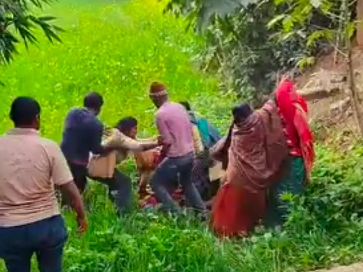 Video of a fight between two parties over a land dispute | जमीनी विवाद ...