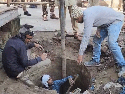 Digging of a well started near Shahi Jama Masjid