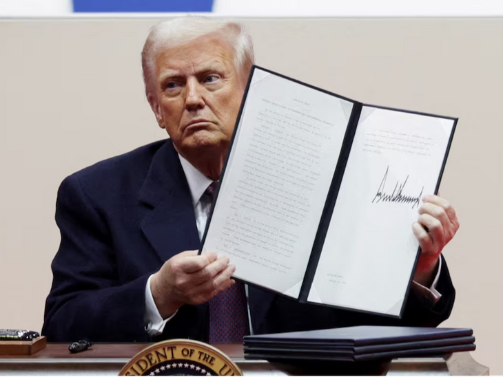 Donald Trump Executive Order; Federal DEI Employee | US News | ट्रम्प ने भेदभाव खत्म करने वाला प्रोग्राम बंद किया: स्टॉफ को सैलरी देकर छुट्टी पर भेजा, नौकरी से निकालने की तैयारी