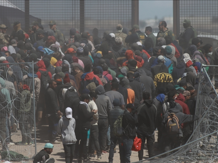 308 illegal immigrants arrested on the first day of Trump government | ट्रम्प सरकार के पहले दिन 308 अवैध प्रवासी गिरफ्तार: इन पर हत्या, रेप, किडनैपिंग के आरोप; न्यूयॉर्क से 4 बांग्लादेशी भी पकड़े गए