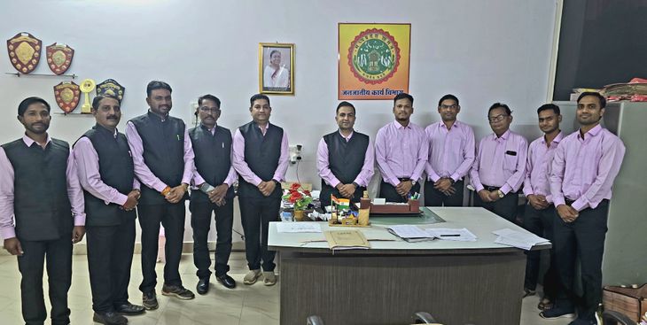 ST department officials are coming to office in dress code | ड्रेस कोड ...