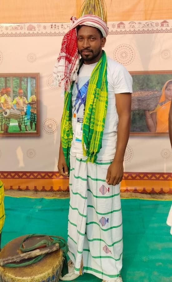 Tribal artist of Batohi Kalagram got National Culture Fellowship ...