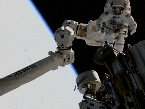 NASA astronaut Sunita Williams undertakes another spacewalk | सुनीता विलियम्स ने नौवीं बार स्पेसवॉक किया: 5.5 घंटे तक स्पेस स्टेशन के बाहर रहीं, रिचर्स के लिए सूक्ष्मजीवों के सैंपल लिए