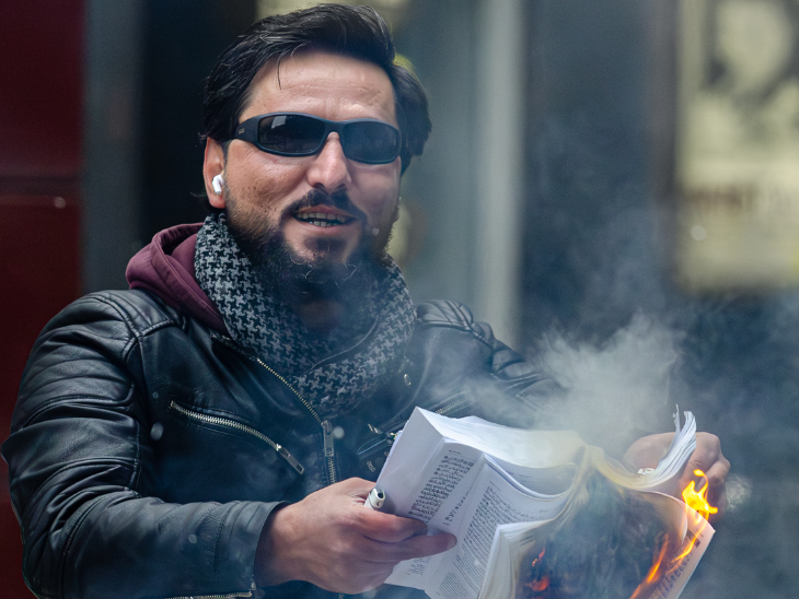 Salwan Momika, who burned the Quran in Sweden, was killed | स्वीडन में कुरान जलाने वाले सलवान मोमिका की हत्या: हमलावरों ने गोली मारी, हत्या के वक्त टिकटॉक पर लाइव था