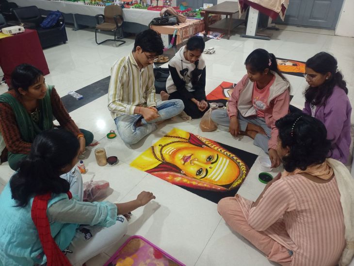 Artist made the figure of Adi Shankaracharya with Rangoli