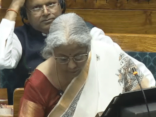 Budget 2025 Moments; PM Modi Rahul Gandhi Akhilesh Yadav | Nirmala Sitharaman | बजट 2025 मोमेंट्स: वित्त मंत्री ने 77 मिनट स्पीच दी, 5 बार पानी पिया; अखिलेश को फटकार और विपक्ष का वॉकआउट