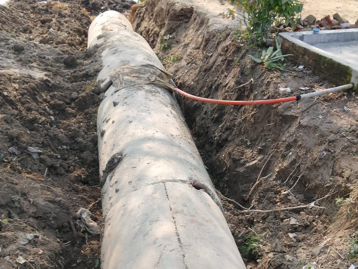 Big case of theft of government pipe | सरकारी पाइप चोरी का बड़ा मामला ...