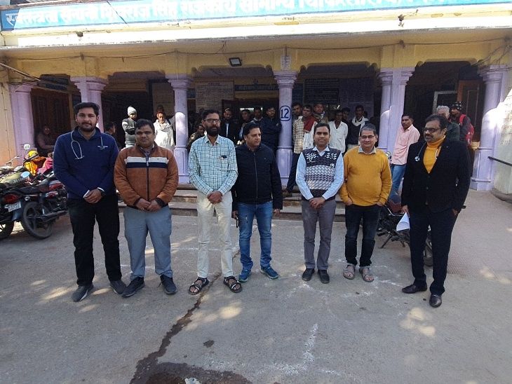 Protest against Barmer SDM's misbehavior with doctor Karauli Rajasthan ...