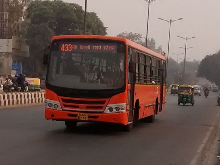 delhi bus stabbing cook beaten to death one arrested