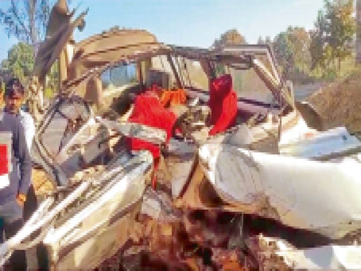 The driver of the Bolero fell asleep and the car collided with the trailer