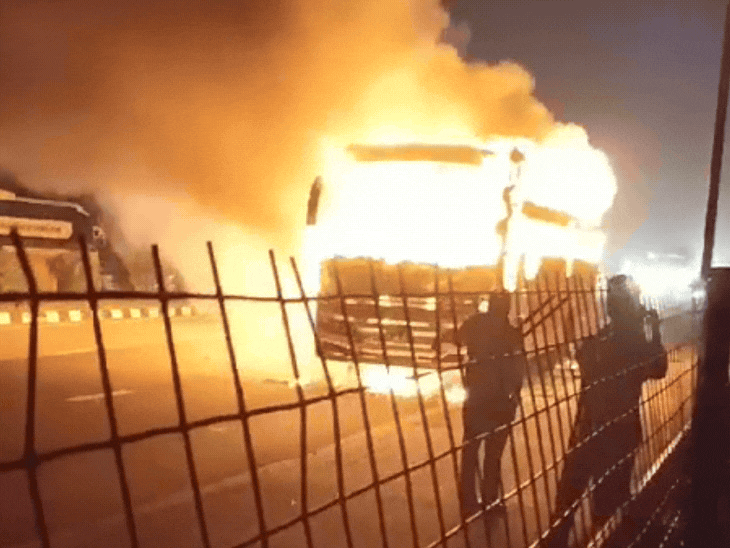 Huge fire in double decker bus returning from Maha Kumbh