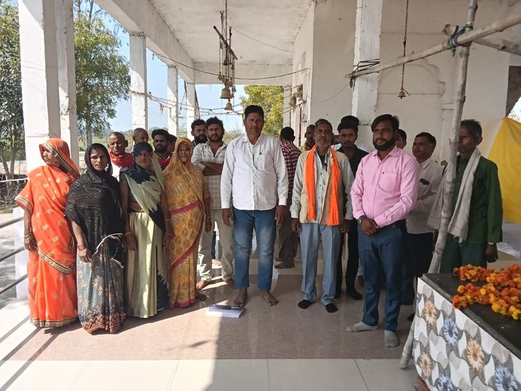 Allegations of displaced workers of Gail in Auraiya