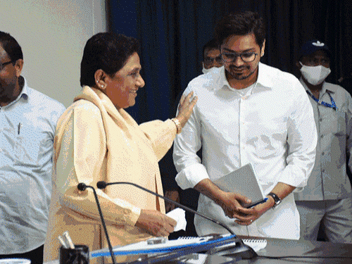 Political uproar over Udit Raj's controversial statement bsp mayawati ...