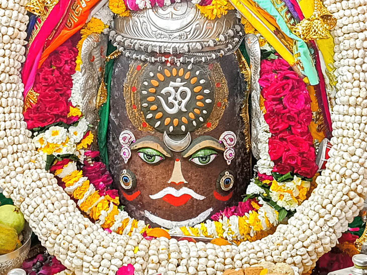 Baba Mahakal is adorned by offering garland of lotus seeds, moon tilak