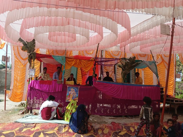 Second day of Shrimad Bhagwat Katha in Parnua village | परनुआ गांव में ...
