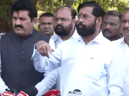 Eknath Shinde Death Threat Case; Shiv Sena | Mumbai Police | एकनाथ शिंदे की कार में बम की धमकी, दो गिरफ्तार: महाराष्ट्र के डिप्टी CM बोले– मुझे हल्के में न लें, पहले भी धमकियां मिलीं लेकिन मैं डरा नहीं