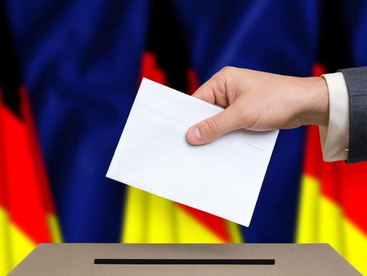 German Election 2025 Voting Update; Olaf Scholz | Friedrich Merz | जर्मनी में आम चुनाव के लिए वोटिंग आज: सर्वे में चांसलर शोल्ज पिछड़े, विपक्षी पार्टी के मत्ज की जीत के आसार; कट्टरपंथी AFD को बढ़त